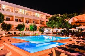 Bazén v ubytovaní Mon Repos Hotel alebo v jeho blízkosti