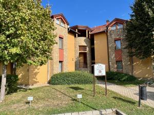 Budova, v ktorej sa apartmán nachádza