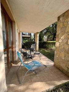 Patio alebo iná vonkajšia časť ubytovania Luxus Golf Apartment