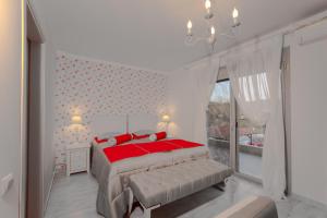 A bed or beds in a room at Oniro Luxury Villas