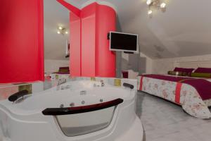 A bed or beds in a room at Oniro Luxury Villas