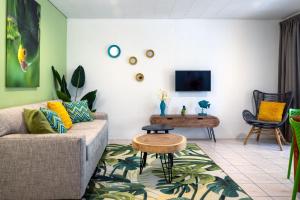 TV a/nebo společenská místnost v ubytování Diver's Paradise Bonaire
