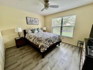 Postel nebo postele na pokoji v ubytování VILLA BELLY in Naples + 32 fotografií