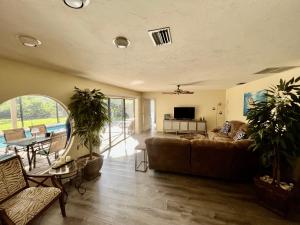 TV a/nebo společenská místnost v ubytování VILLA BELLY in Naples