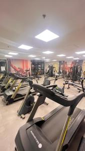 a gym with rows of treadmills and exercise bikes at Suítes Inside Hotel Pinheiros in São Paulo