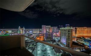 Nespecifikovaný výhled na destinaci Las Vegas nebo výhled na město při pohledu z aparthotelu
