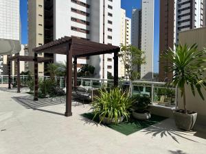 a pavilion with trees and plants in a city at Apartamento Top in Fortaleza