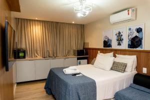 a hotel room with a bed and a television at Apartamentos Decorados Próximos mar in João Pessoa