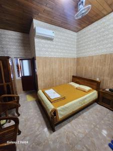 Łóżko lub łóżka w pokoju w obiekcie Vân Tân