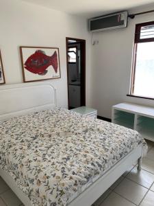 a bedroom with a bed in a room at Linda Casa na Penha ! in Vera Cruz de Itaparica