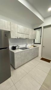 Eldhús eða eldhúskrókur á MuciHOME Clio 3R2B, Putrajaya Condo Near to IOI City Mall, Alamanda, Hospital Serdang, Wetland Studio KRU dll- Non Smoking Home for Malaysian Only