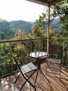 a table and two chairs on a balcony with a view at Cabane Limon - Salento in Salento