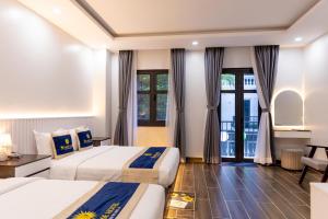 Kama o mga kama sa kuwarto sa SUNRISE Hotel Bạc Liêu