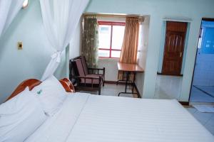 เตียงในห้องที่ Jupiter Guest Resort - Langata