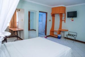 เตียงในห้องที่ Jupiter Guest Resort - Langata