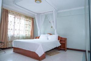 เตียงในห้องที่ Jupiter Guest Resort - Langata