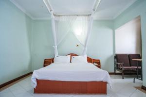 เตียงในห้องที่ Jupiter Guest Resort - Langata