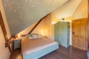 Posteľ alebo postele v izbe v ubytovaní Zámeček - Chateau Lány - Depandance Stroodel