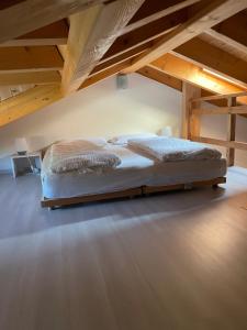 two beds in a room under a loft at Magdalenablick in Funes