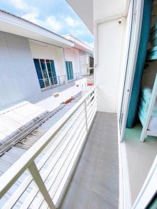 Balkón nebo terasa v ubytování Khaolak Mind Home Hostel