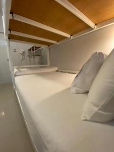 Postel nebo postele na pokoji v ubytování Khaolak Mind Home Hostel