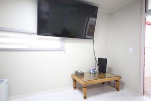 TV a/nebo společenská místnost v ubytování HOTEL LENITH Seomyeon