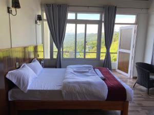 Gulta vai gultas numurā naktsmītnē Panoramic View Guest House Sarangkot