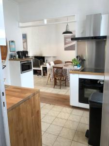 a kitchen and dining room with a table in it at Maison Plage à 50m, Centre Ville avec sa cabine de plage in Le Crotoy