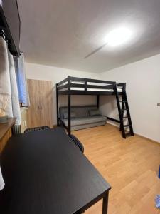 Una cama o camas en una habitación de Appartamento di Equa al Passo del Tonale