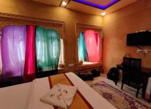 Телевизия и/или развлекателен център в Hotel Twilight Jaisalmer