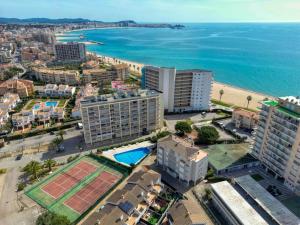- Vistas aéreas a la ciudad y a la playa en Apartamento con piscina junto a la playa, en Sant Antoni de Calonge