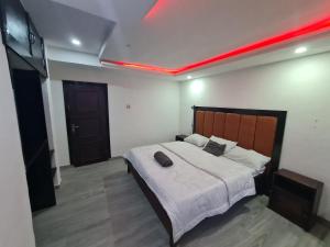 Postel nebo postele na pokoji v ubytování ULOM CONDOS