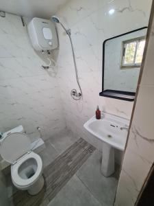 Koupelna v ubytování ULOM CONDOS + 15 fotografií