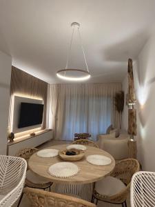 a living room with a table and chairs at Zen Garden Apartment in Vera