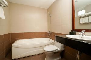 Ένα μπάνιο στο Sunview Beach Hotel Danang