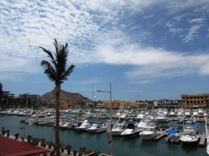 Foto de la galería de Marina Cabo Plaza Town & Beach Condos en Cabo San Lucas