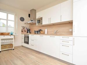 Kuchyň nebo kuchyňský kout v ubytování Haus Mönchgut - Haushälfte 1 "Feuerstein" + 37 fotografií