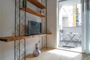 a living room with a tv on a shelf at BergamoCityCenter 04 in Bergamo