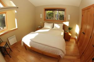 Postel nebo postele na pokoji v ubytování Black Bear Guesthouse