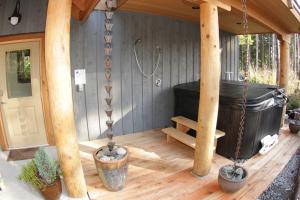 Gallery image of Black Bear Guesthouse in Tofino