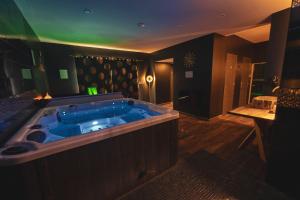 a large jacuzzi tub in a room at L'eSPAce détente in Valenciennes