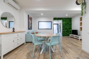 Televízia a/alebo spoločenská miestnosť v ubytovaní ApartUP Ruzafa Vertical