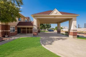 a house with a driveway leading to a garage at Econo Lodge Inn & Suites Mesquite - Dallas East in Mesquite