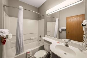 Koupelna v ubytování Econo Lodge Inn & Suites Mesquite - Dallas East