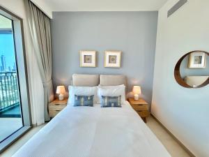 Postel nebo postele na pokoji v ubytování Luxurious 2B with Dubai Mall access