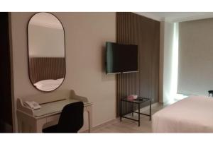 TV o dispositivi per l'intrattenimento presso Times Square Suite Hotel