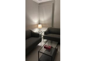 Area soggiorno di Times Square Suite Hotel