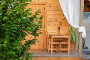 Fotografie z fotogalerie ubytování Glamping Kolpa Resort v destinaci Gradac