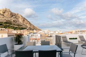 a balcony with a table and chairs and a view at Apartamentos Tito San Nicolas in Alicante