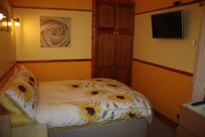 a bedroom with a bed with flowers on it at Beechwood B+B in Fort William